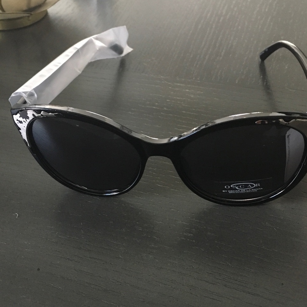 Oscar de la Renta Black Oversized Cat-Eye Sunglasses
